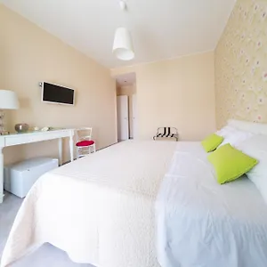 Attico 160 Bed & Breakfast Aeroporto di Catania Fontana Rossa